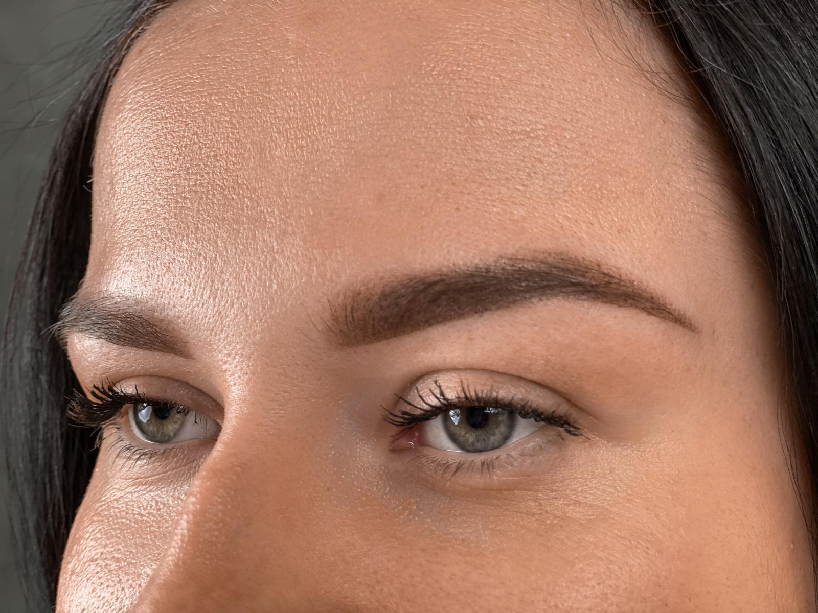Púdrové obočie s minerálnymi pigmentmi